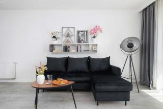 Nowoczesny Apartament w Bielsku-Białej z Widokiem na Góry by Noclegi Renters - 1