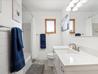 Charming Farmhouse Retreat - King Suite - 9