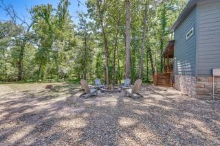 Creekside Cabin with Views and Hot Tub in Broken Bow - 8