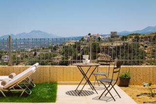 Aether Retreat Jacuzzi, Sea Views & Fresh Produce - Maroulás - 0