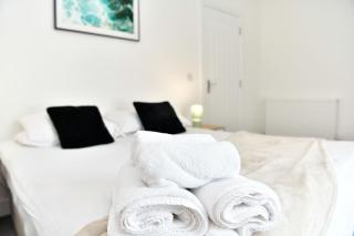 4-Bedroom Semi-Detached Home Swansea l Near Beach l Sleeps 8 l 8 Beds l By JMT Stays - Morriston - 5