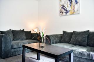 4-Bedroom Semi-Detached Home Swansea l Near Beach l Sleeps 8 l 8 Beds l By JMT Stays - Morriston - 0