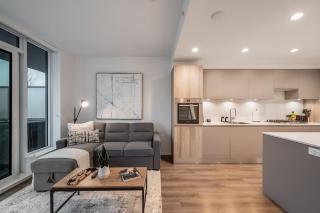 Modern Lougheed Condo with Gym and Balcony near Skytrain - Burnaby - 0