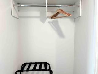Modern Lougheed Condo with Gym and Balcony near Skytrain - Burnaby - 6