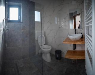 Hillside Chalet - - 3