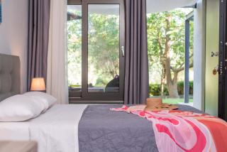 Sani More & Sani Woods - 1