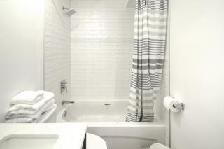 Lulux brand new home - Calgary - 9