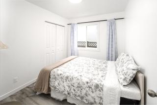 Lulux brand new home - Calgary - 4