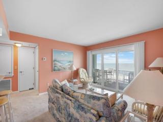 Ocean Breeze - Stunning Views - Oceanfront - 3rd floor - You deserve a beach vacation! condo - 9