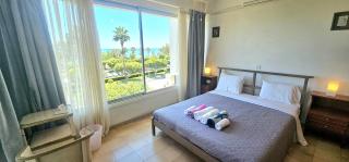Retro art and mirrors Molos - Limassol - 3