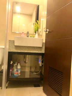 Uptown Parksuites BGC with Balcony - Manila - 2