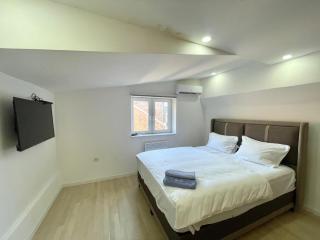 Engadin's Central Apartments - Saraievo - 9