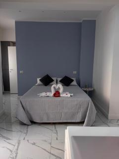 Lady Mary's Luxury Suites - 4