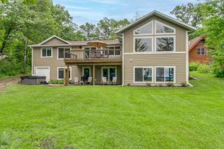 Hot Tub and Game Room Lakefront Merrifield Retreat! - Merrifield - 9