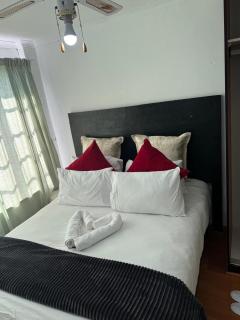 CR BnB GUEST HOUSE - Johannesburg - 5