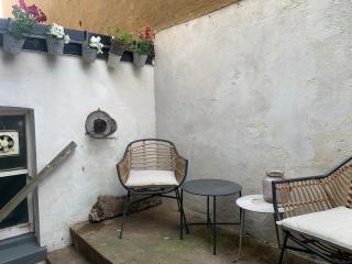 Arty 2 bed flat with courtyard - Moffat - 4