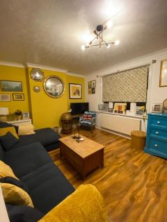 Arty 2 bed flat with courtyard - Moffat - 2