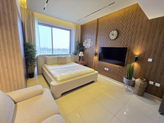 Citylight Studio With Balcony by Blue Cloud Holidays - Sharjah - 3