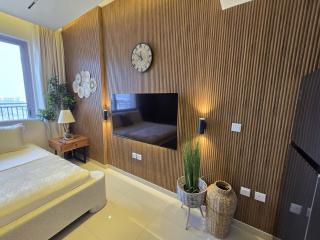 Citylight Studio With Balcony by Blue Cloud Holidays - Sharjah - 2