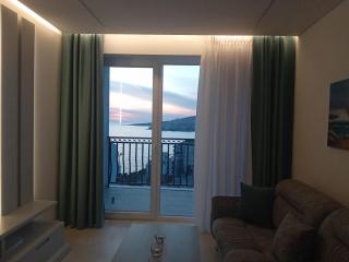 Modern 2BR Retreat with Sea-View - Saranda - 7