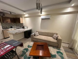 Family Apt, Pool and 2BR with 3 Beds - El Alamein - 9