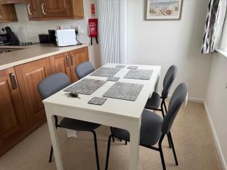 Ground Floor Beachside Apartment - Deganwy - 4