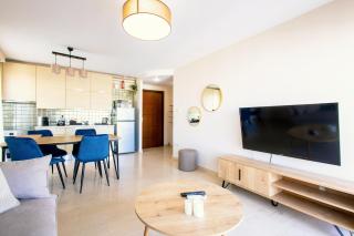 Lis153 by Smart Cozy Suites - Top Floors with Amazing City View - Available 24hr - Atene - 9
