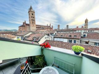 Attico Gemma, terrazza panoramica nel centro storico di Alba - Alba - 0
