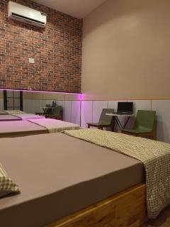 Home - 4 Bedrooms - - 2