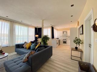 Stylish Lakeview Home 2 BR Steps to the Lake - Bogazici - 1