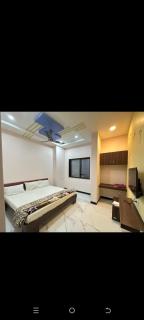 Hotel Krishna Raj - Ujjain - 1