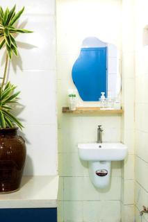 Heart of Hoan Kiem-RARE 5BR Private house unique design travel hub 13pax - Hanoi - 1