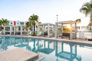 Daytona 3BR Getaway Pool Gym Pet Friendly - Daytona Beach - 1