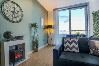 Penthouse Hub Apartment - Central MK - Juliet Balcony, Free Parking, Fast Wi-Fi and Smart TV with Netflix by Yoko Property - Milton Keynes - 7