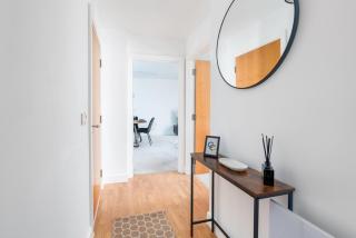 Modern City Penthouse with Balcony and Parking - Birmingham - 4