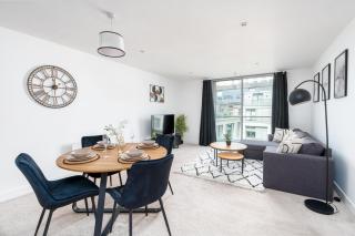 Modern City Penthouse with Balcony and Parking - Birmingham - 0