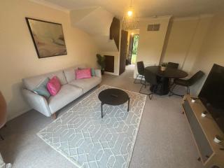 Comfortable 2 Bedroom House in Bracknell - Bracknell - 8