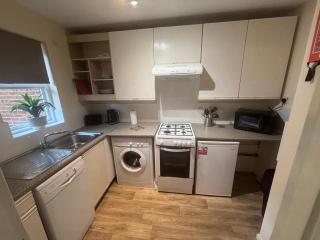 Comfortable 2 Bedroom House in Bracknell - Bracknell - 3