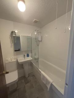 Comfortable 2 Bedroom House in Bracknell - Bracknell - 4