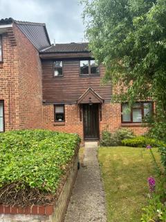 Comfortable 2 Bedroom House in Bracknell - Bracknell - 1