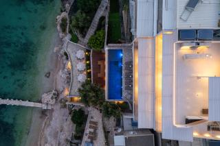 Elysian Shores Beachfront Villa - Glyfa - 3