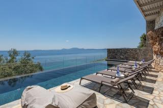 Elysian Shores Beachfront Villa - Glyfa - 6
