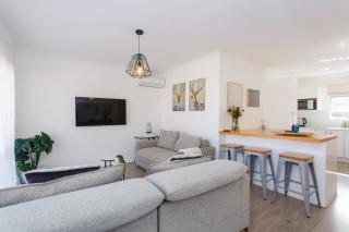 North Beach Nest - Walking Distance to North Beach - Perth - 9