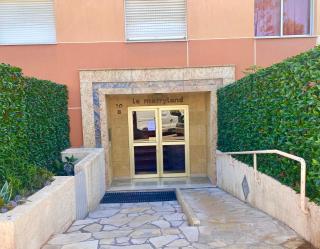2 room flat with sea view, private parking, swimming pool, and AC - Cagnes-sur-Mer - 8