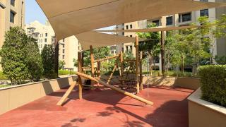 Elegant Stay with Pool & Gym Near Iconic Landmarks - 1