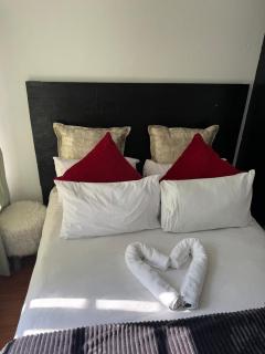 CR BnB GUEST HOUSE - Johannesburg - 2