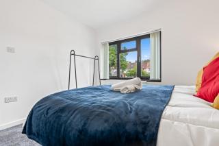 Super Deluxe Living in 4 Bedroom 5 Bed House with Free Parking - Birmingham - 8