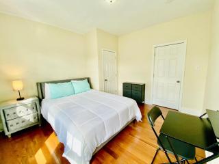 Tropical Oasis Apartment 9 Min from Airport - Irvington - 9