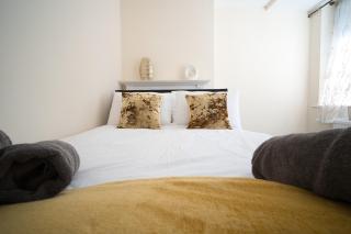 Pierocks Grove Entire house, Free Parking and WI-FI in High Wycombe - High Wycombe - 4