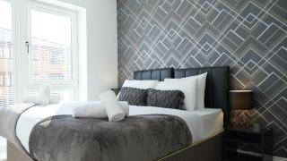 4 Bedroom 3 Bathroom House - Sleeps up to 8 - City Centre - Free Parking, Fast Wifi, Private Garden and Smart TV by Yoko Property - Milton Keynes - 2